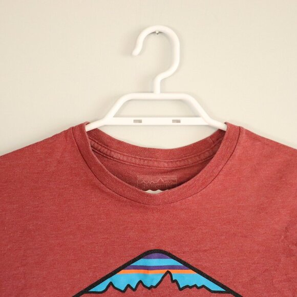 Patagonia Women's Burgundy Small Slim Fit Stretch Short‎ Sleeve Graphic T-Shirt - Picture 3 of 10